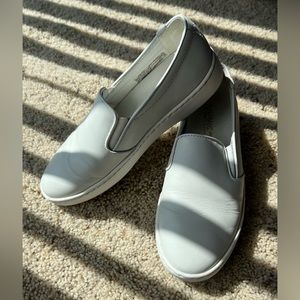 White leather Vionic slip-ons